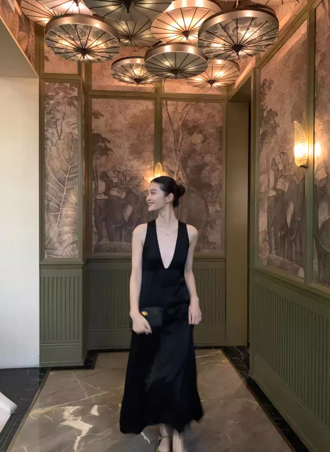 Sleek A-Line Evening Dress Plunging V-Neck Sleeveless Racerback Open Back Floor-Length