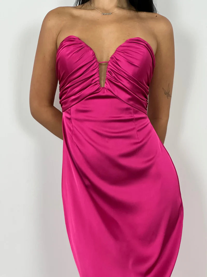 Sleek Satin Form-Fitting Strapless Ruched Keyhole Back Floor-Length Prom Dresses