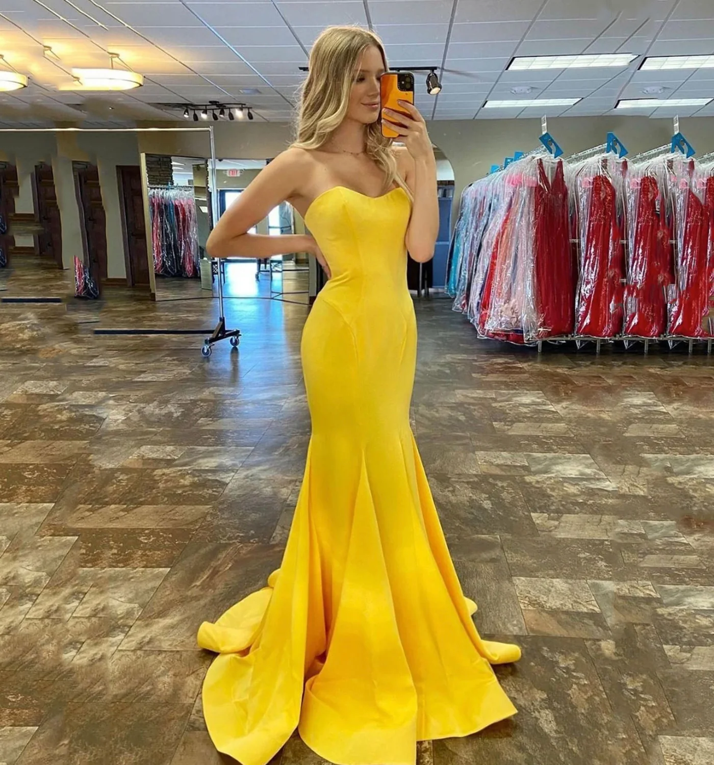 Sleek Mermaid Sweetheart Strapless Low-Back Floor-Length Satin Evening Dress