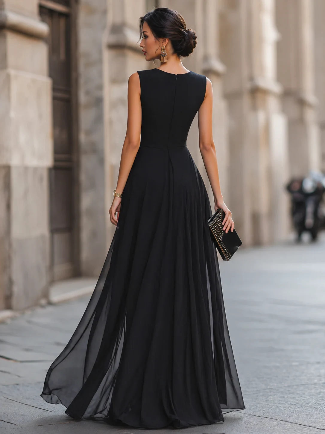 Sophisticated Chiffon A-Line Round Neck Sleeveless V-Neck Zipper Back Floor-Length Evening Dresses