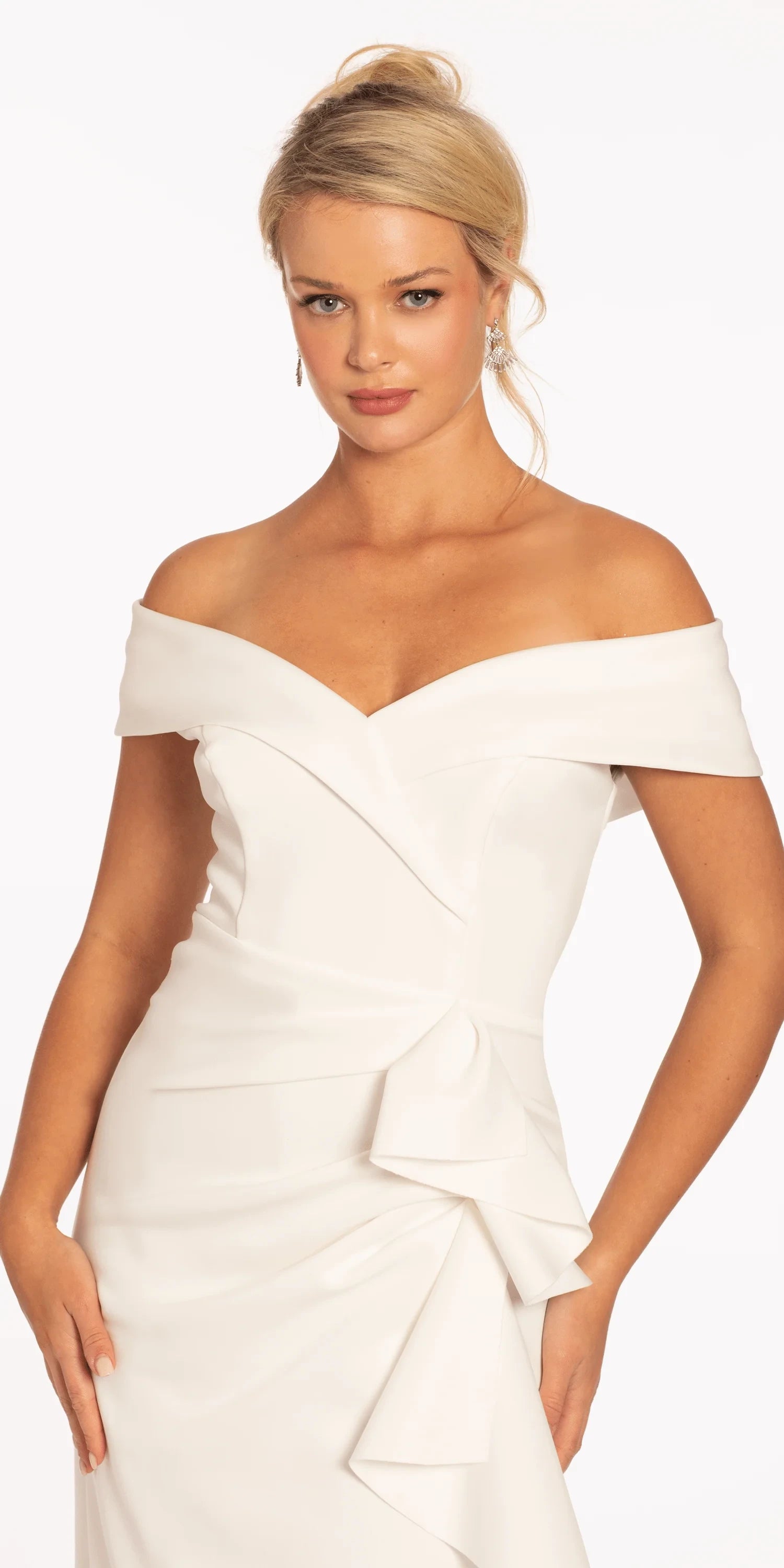 Sophisticated Satin Sheath Off-Shoulder Sweetheart Zipper Back Knee-Length Homecoming Dresses