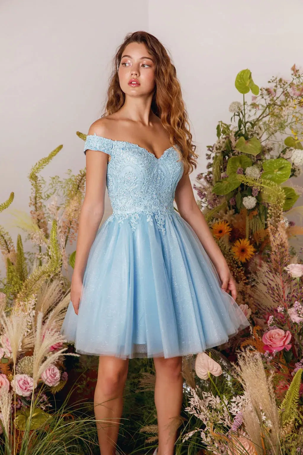 Sparkling Tulle A-Line Off-Shoulder Sweetheart Short Zipper Back Homecoming Dresses