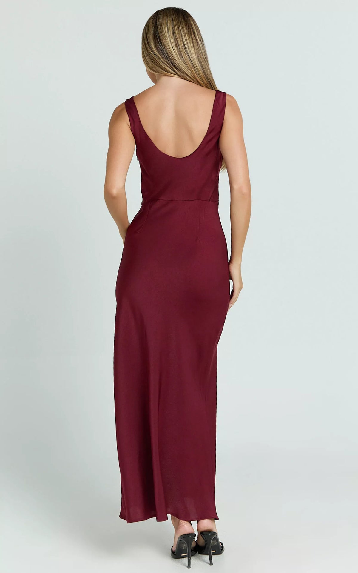 Vestido de fiesta con escote cuadrado, hombros descubiertos, sin mangas, espalda descubierta y largo hasta el suelo