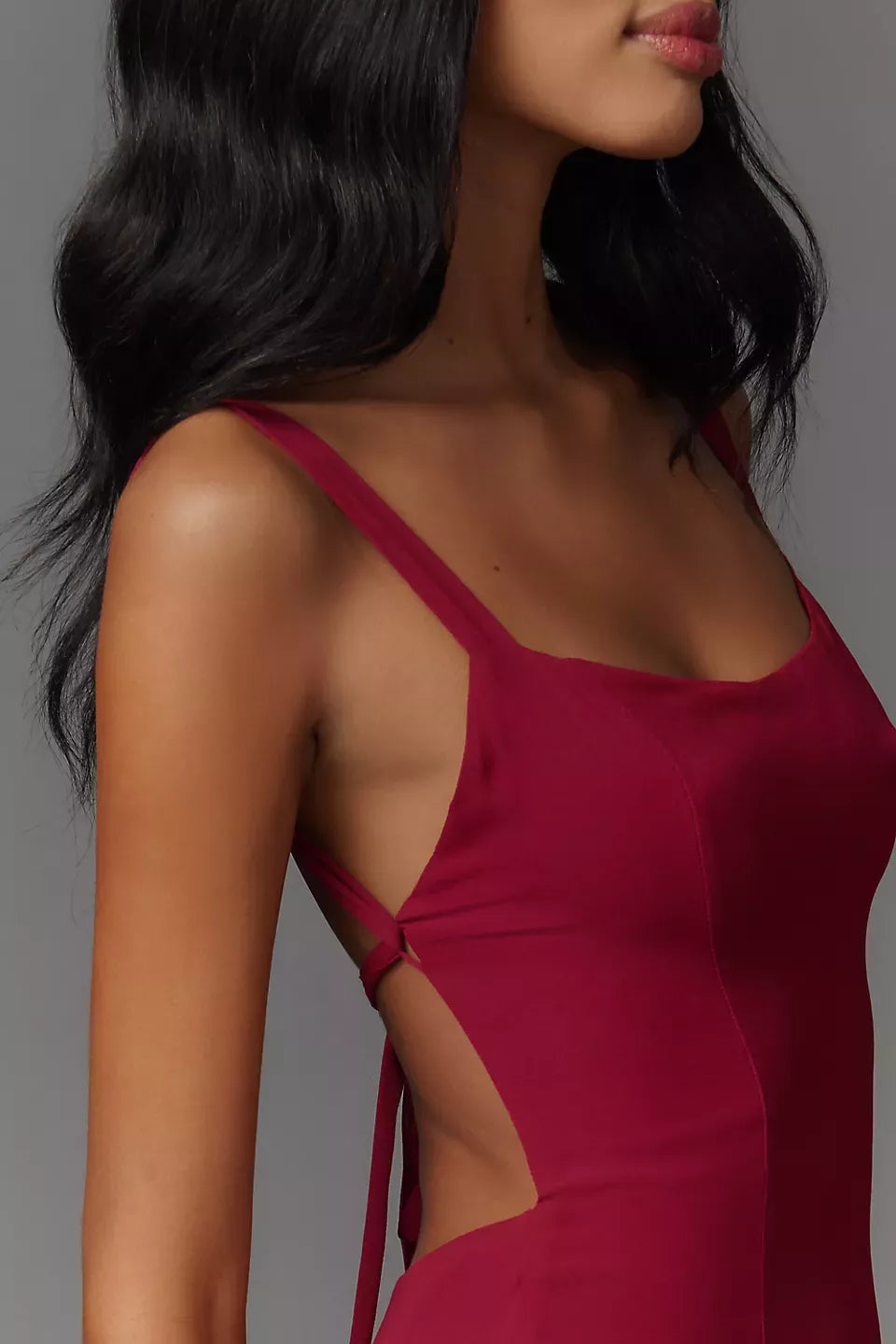 Vestido de fiesta con escote cuadrado, hombros descubiertos, sin mangas, espalda descubierta, abertura y largo hasta el suelo 