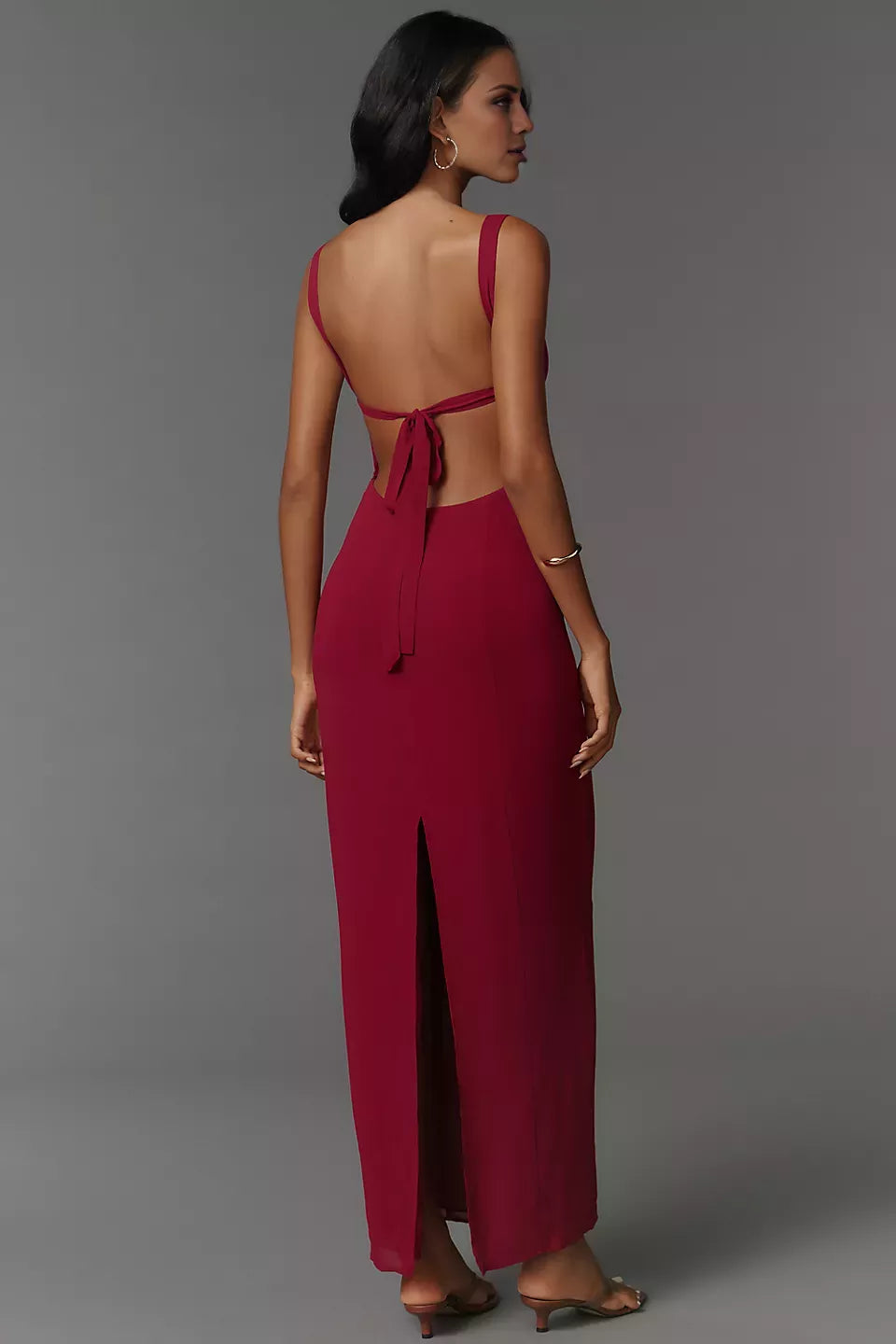 Vestido de fiesta con escote cuadrado, hombros descubiertos, sin mangas, espalda descubierta, abertura y largo hasta el suelo 