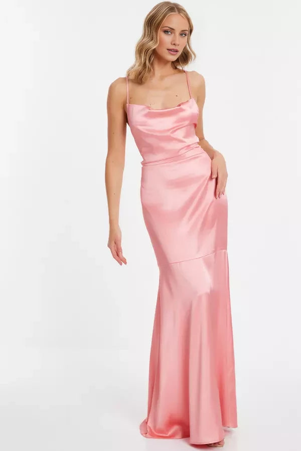 Vestido de fiesta sin mangas, con escote cuadrado, hombros descubiertos, tirantes finos, espalda descubierta y largo hasta el suelo 