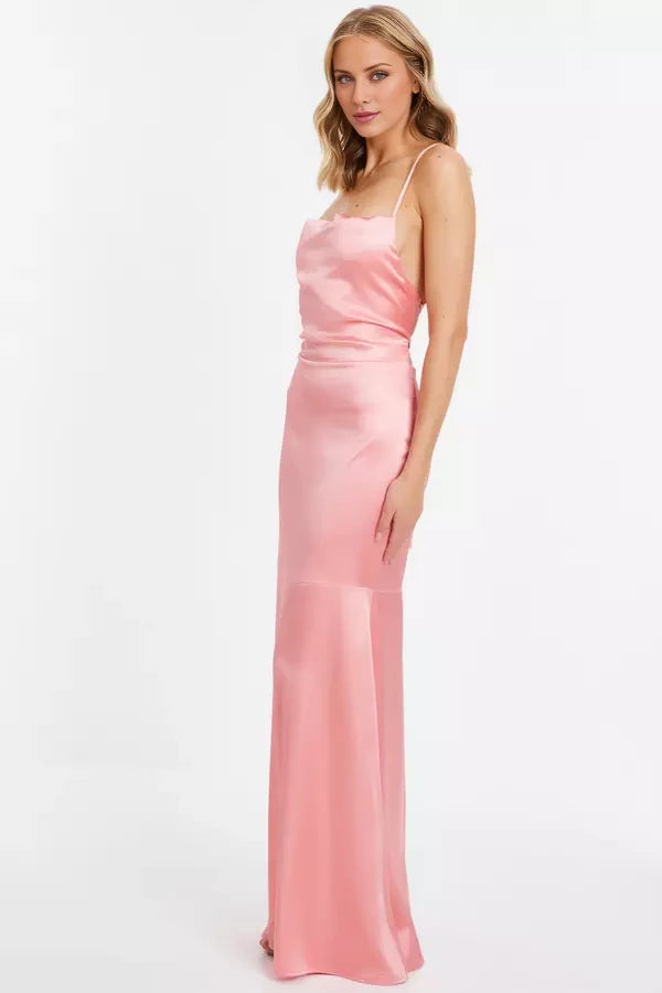 Vestido de fiesta sin mangas, con escote cuadrado, hombros descubiertos, tirantes finos, espalda descubierta y largo hasta el suelo 
