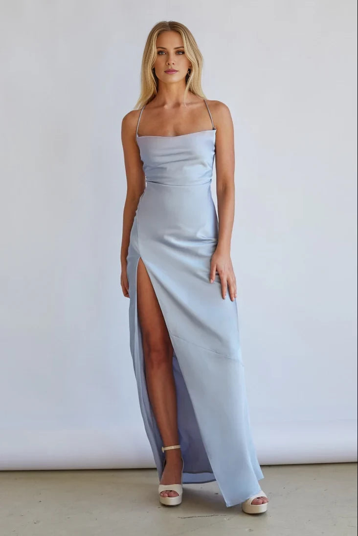 Vestido de fiesta largo hasta el suelo, con escote cuadrado, sin mangas, tirantes finos, espalda descubierta con abertura lateral 
