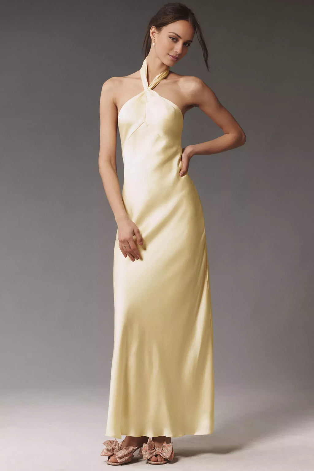 Vestido de fiesta con cuello recto, cuello colgante, hombros descubiertos, sin mangas, espalda descubierta y largo hasta el suelo 