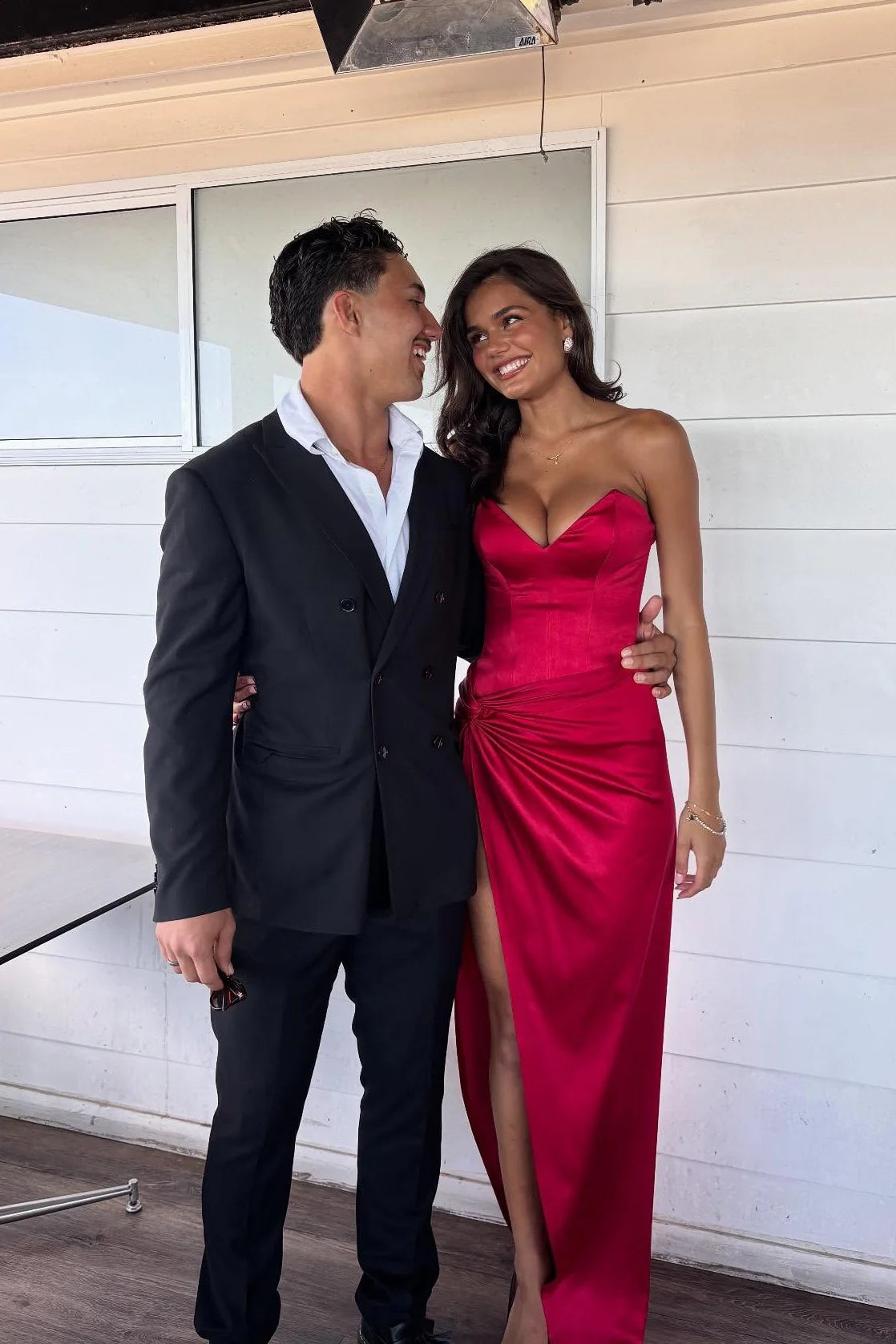 Red Satin Sheath/column Floor-Length Gown with Sweetheart Neckline and High Slit