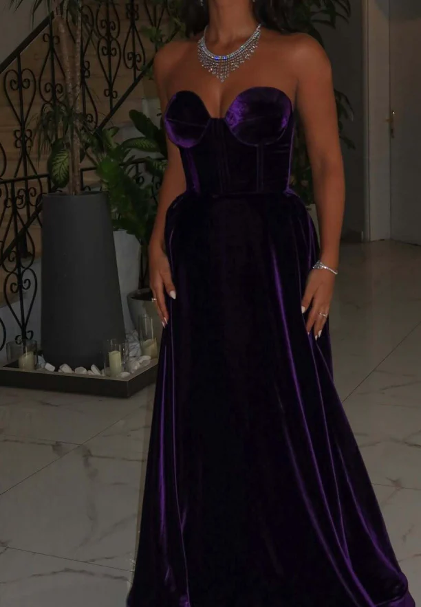 Stunning A-Line Strapless Sweetheart Corset Lace-Up Back Velvet Evening Dress