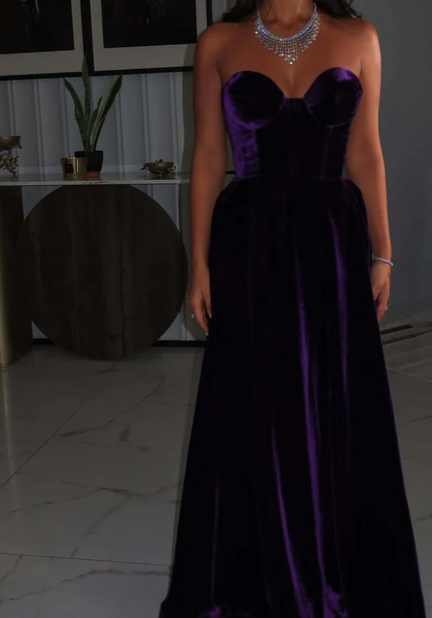 Stunning A-Line Strapless Sweetheart Corset Lace-Up Back Velvet Evening Dress