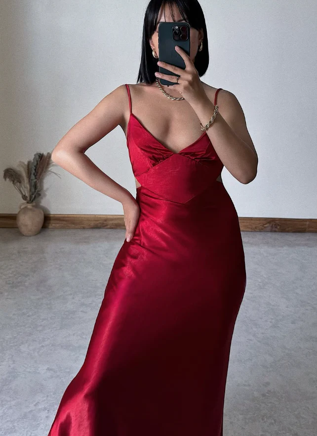 Sultry Mermaid V-Neck Spaghetti Strap Lace-Up Back Floor Length Evening Dress
