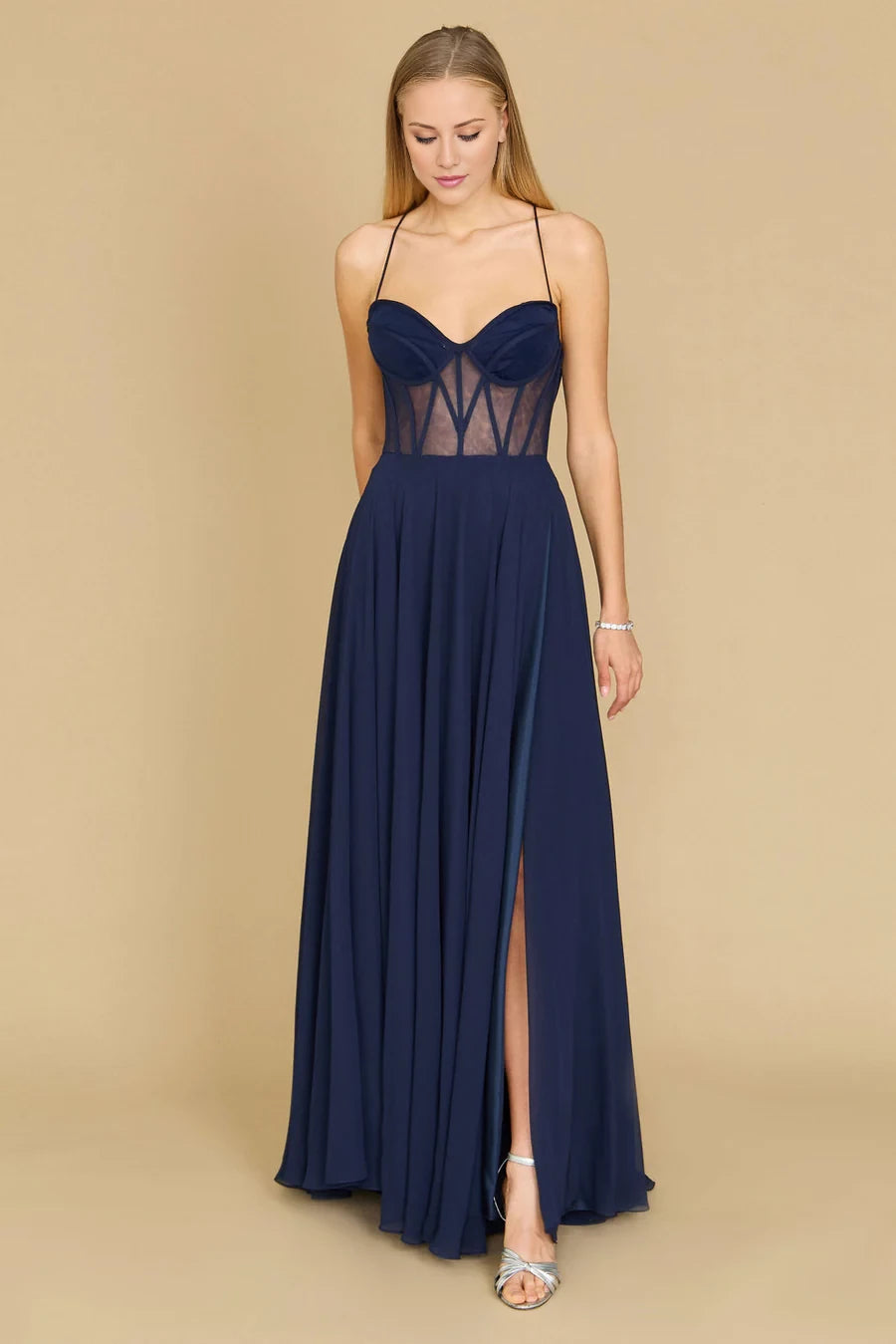 Vestido de fiesta largo hasta el suelo, sin mangas, con escote en forma de corazón, hombros descubiertos, tirantes finos, espalda descubierta, abertura lateral 