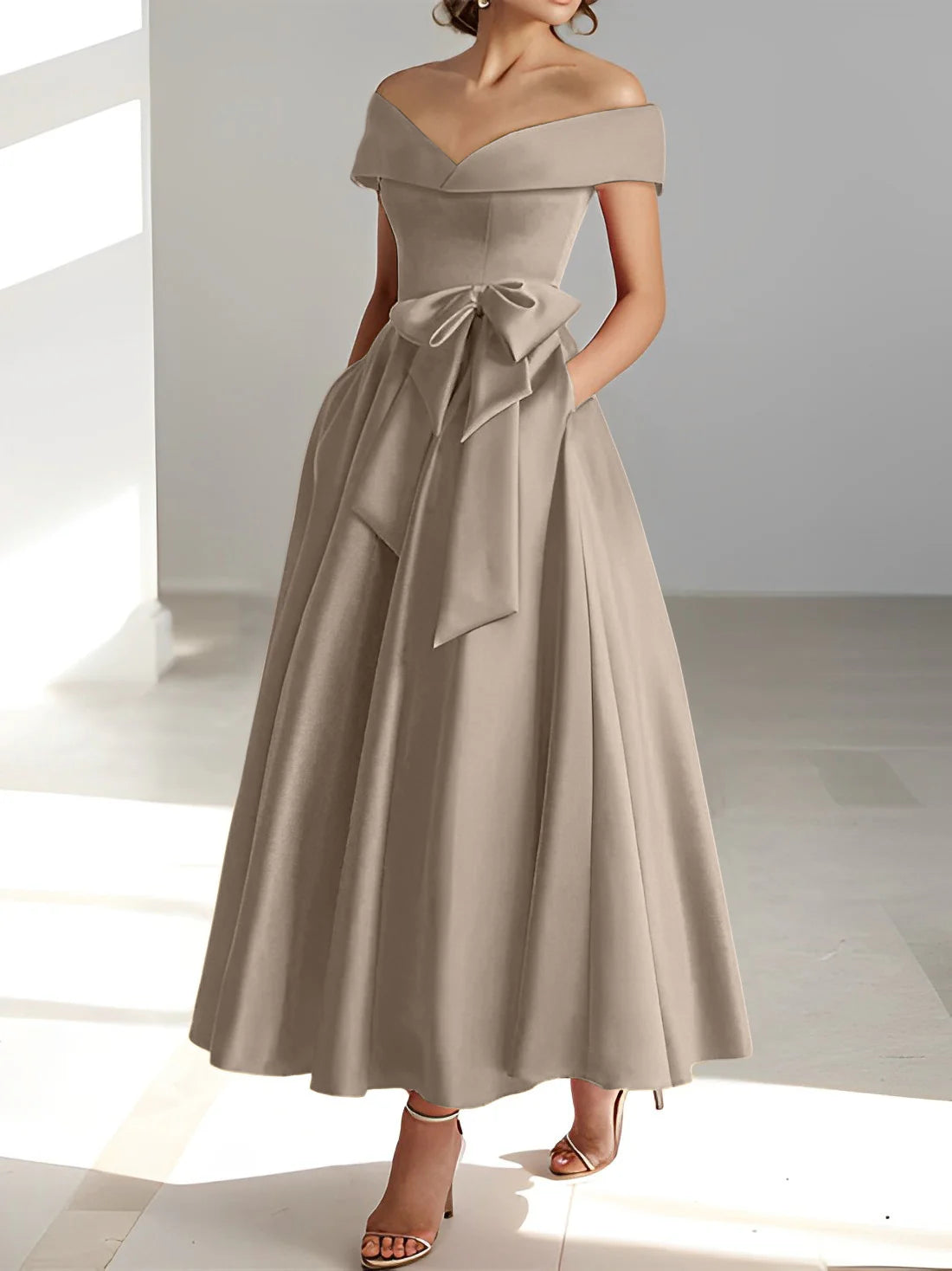 Abiti da sposa a trapezio/principessa con spalle scoperte e tasche