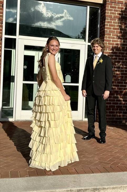 Tiered Ruffle Chiffon Prom Dress with Sweetheart Neck and High-Low Hem