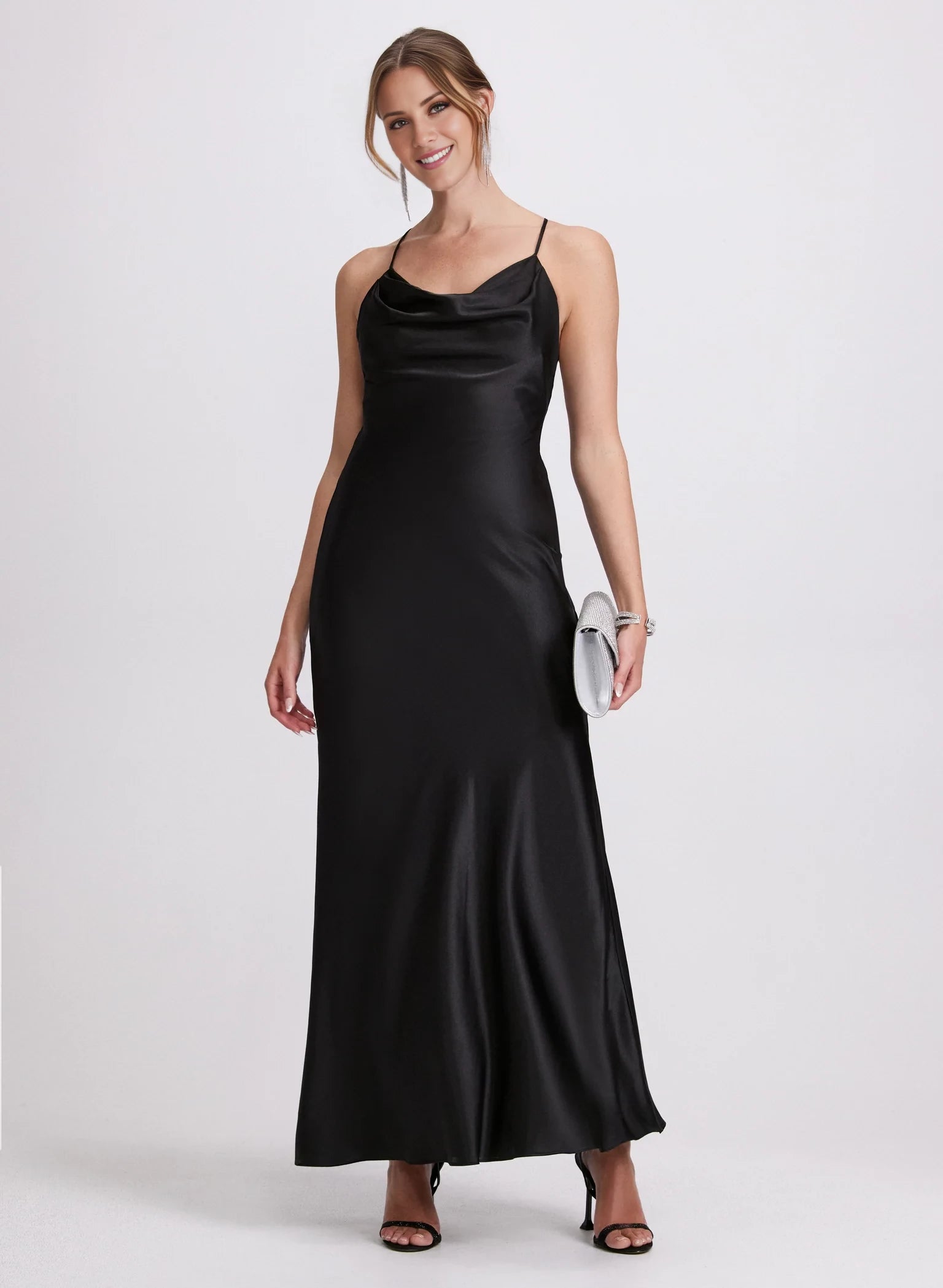 Vestido de fiesta con escote en V, hombros descubiertos, sin mangas, tirantes finos, espalda descubierta y largo hasta el suelo 