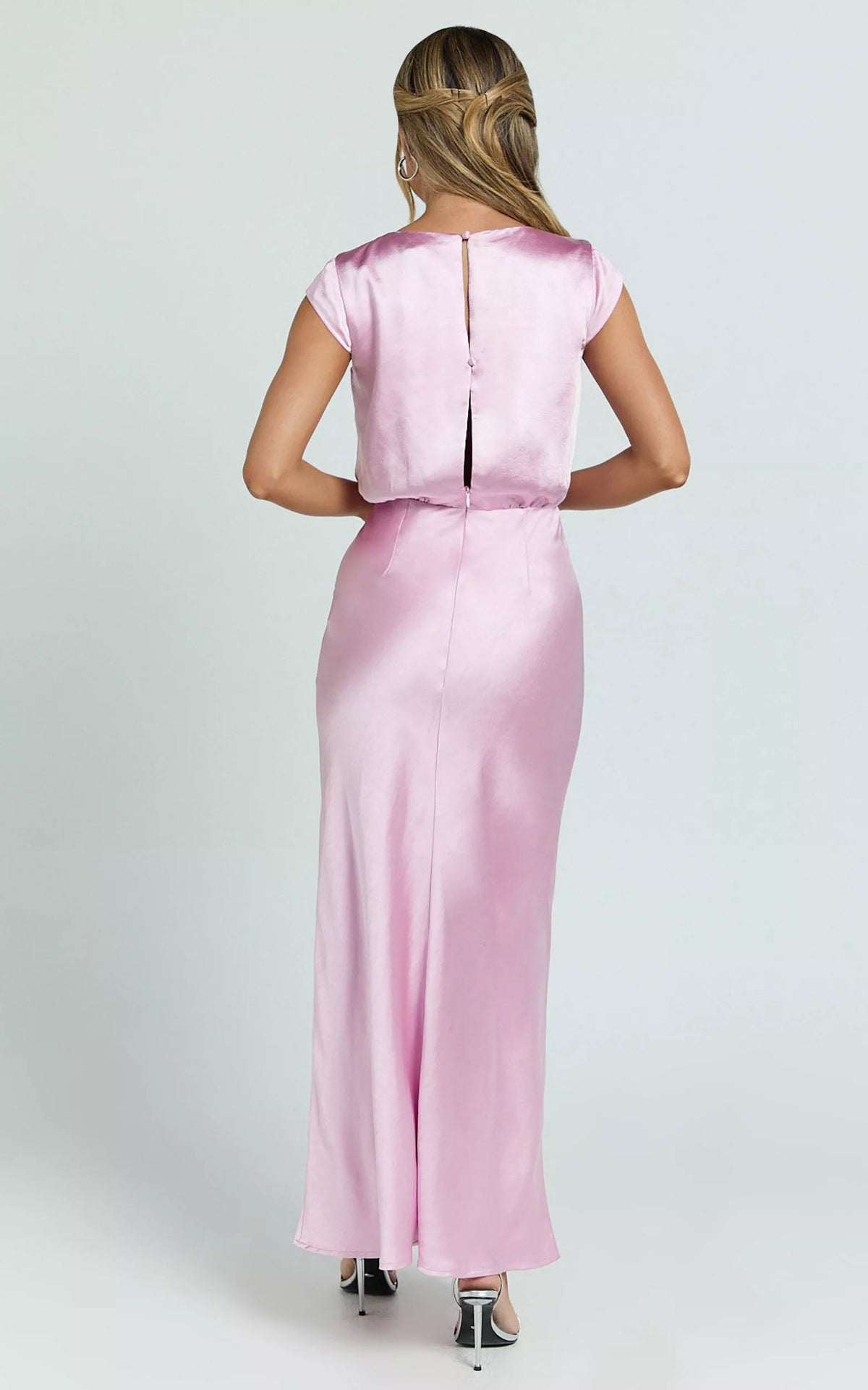 Vestido de fiesta largo hasta el suelo con cuello en V, hombros descubiertos, manga corta, botones en la espalda