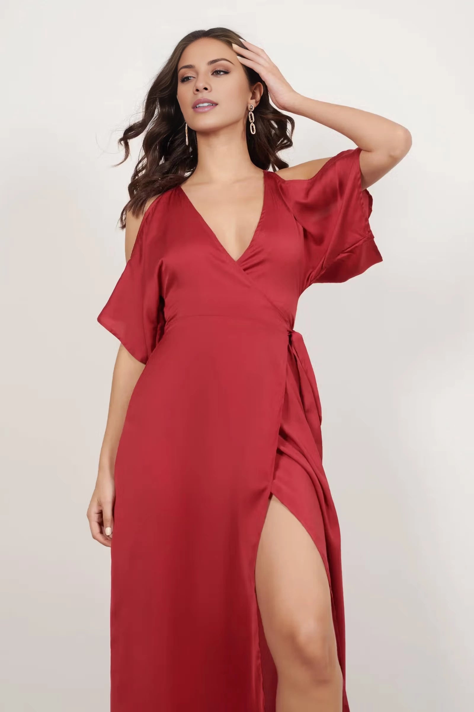 Vestido de fiesta largo hasta el suelo con escote en V, hombros descubiertos, manga corta, abertura lateral en la parte posterior 