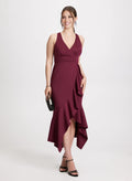 Vestido de fiesta largo hasta el suelo con escote en V, hombros descubiertos, sin mangas, abertura lateral con volantes 