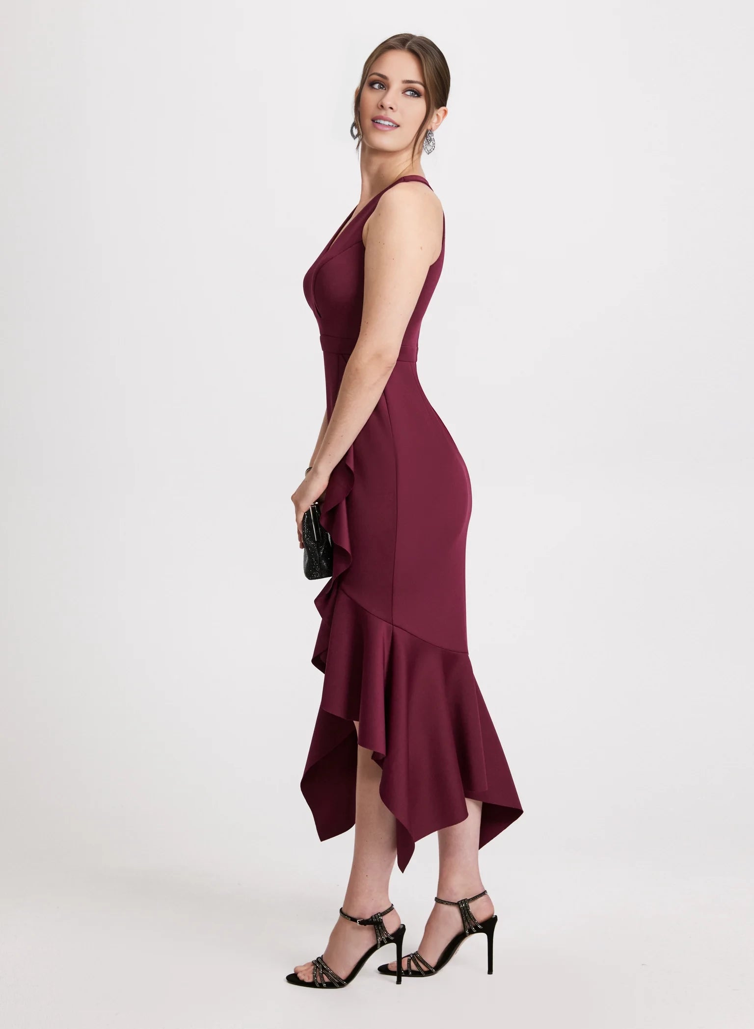 Vestido de fiesta largo hasta el suelo con escote en V, hombros descubiertos, sin mangas, abertura lateral con volantes 