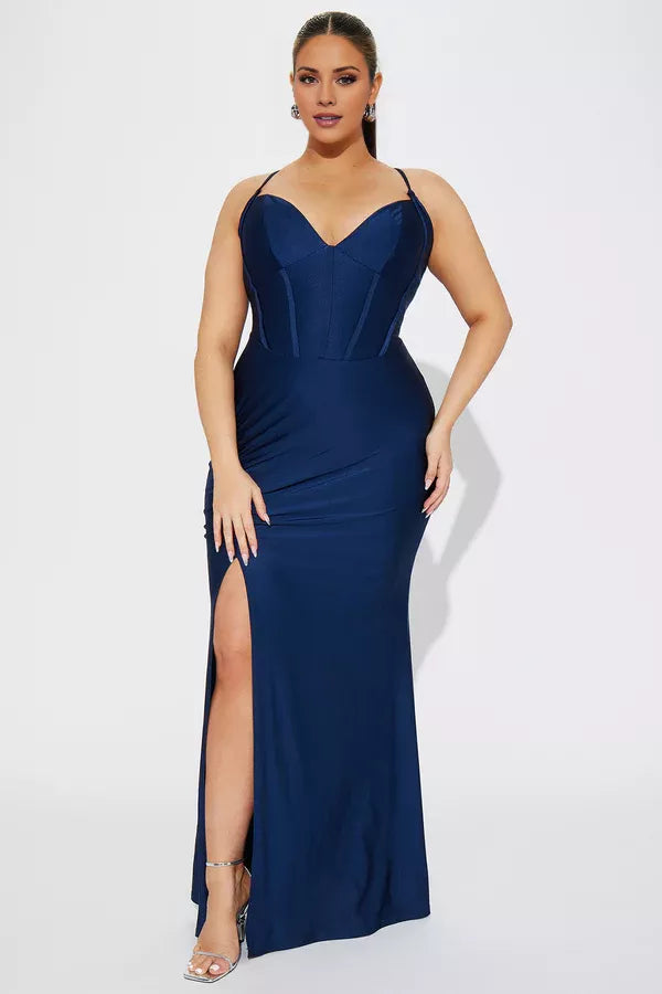 Vestido de noche largo hasta el suelo, sin mangas, con escote en V, hombros descubiertos y tirantes finos con abertura lateral 