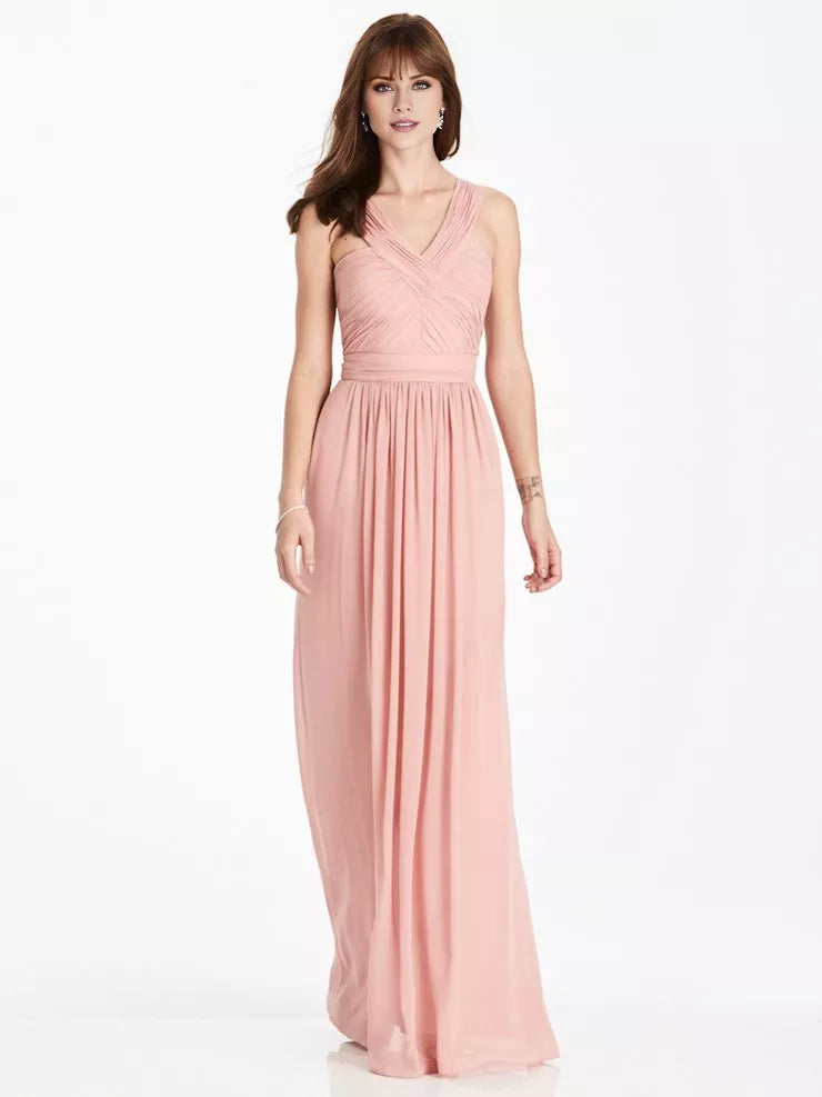 Vestido de fiesta sin mangas, con escote en V, detalle plisado y largo hasta el suelo.