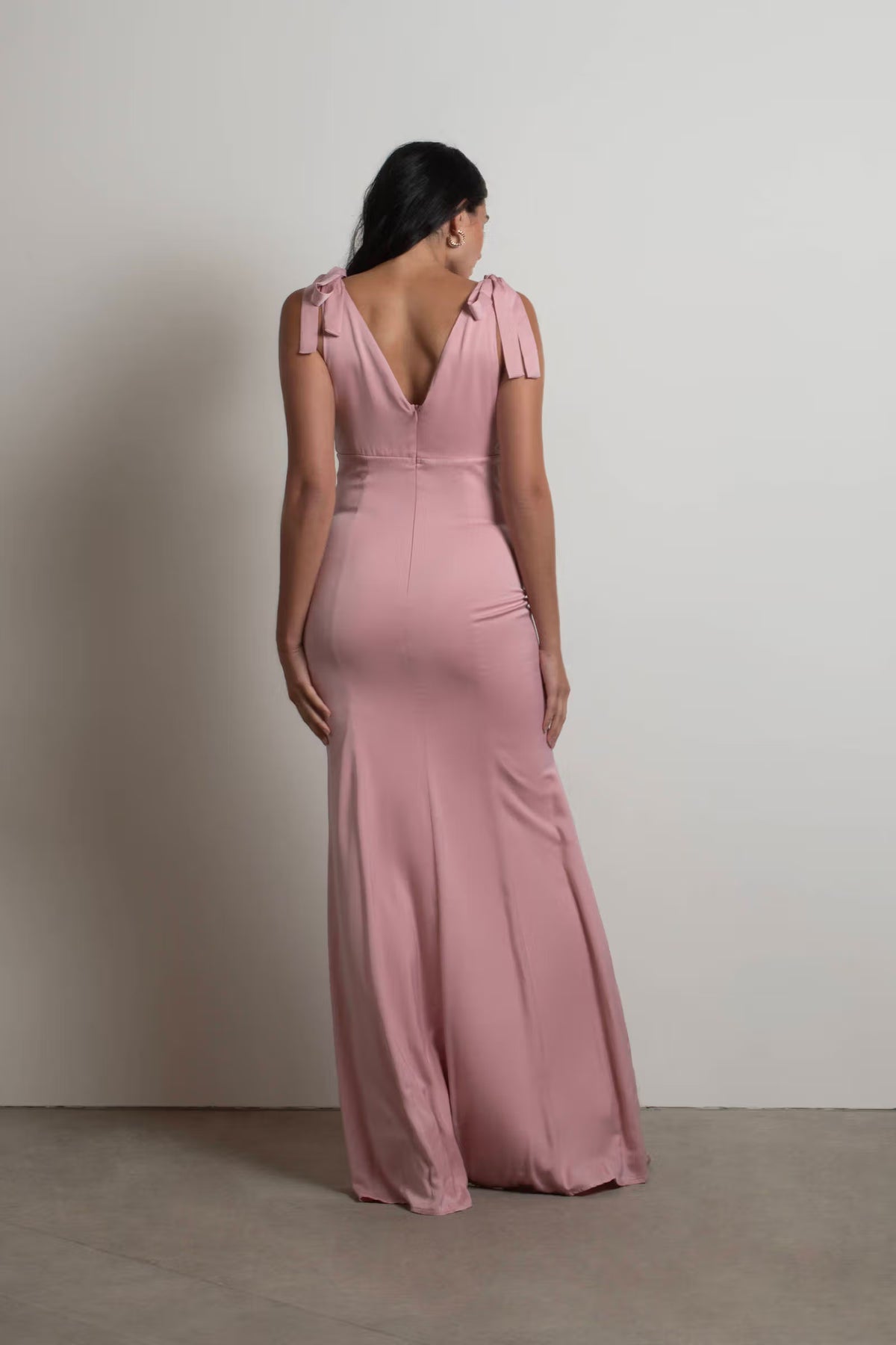 Vestido de fiesta largo hasta el suelo con escote en V, sin mangas, con cordones y hombros descubiertos 