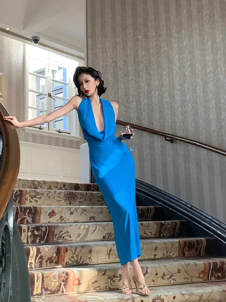 Vibrant Form-Fitting Evening Dress Halter Cowl Neck Sleeveless Open Back Floor-Length