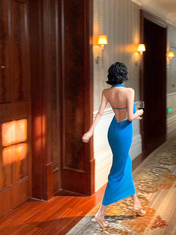 Vibrant Form-Fitting Evening Dress Halter Cowl Neck Sleeveless Open Back Floor-Length