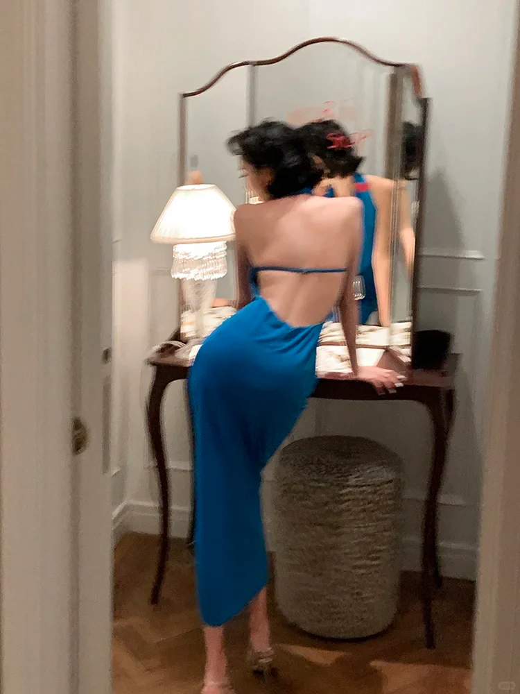 Vibrant Form-Fitting Evening Dress Halter Cowl Neck Sleeveless Open Back Floor-Length