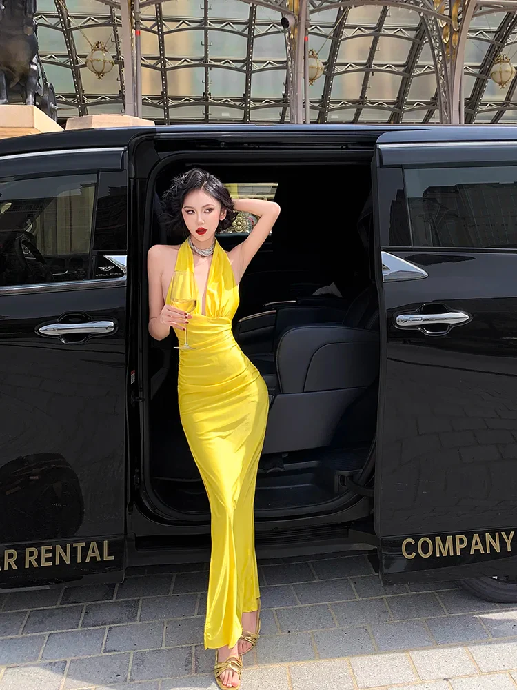 Vibrant Form-Fitting Evening Dress Halter Plunging Neck Sleeveless Open Back Asymmetrical Hem