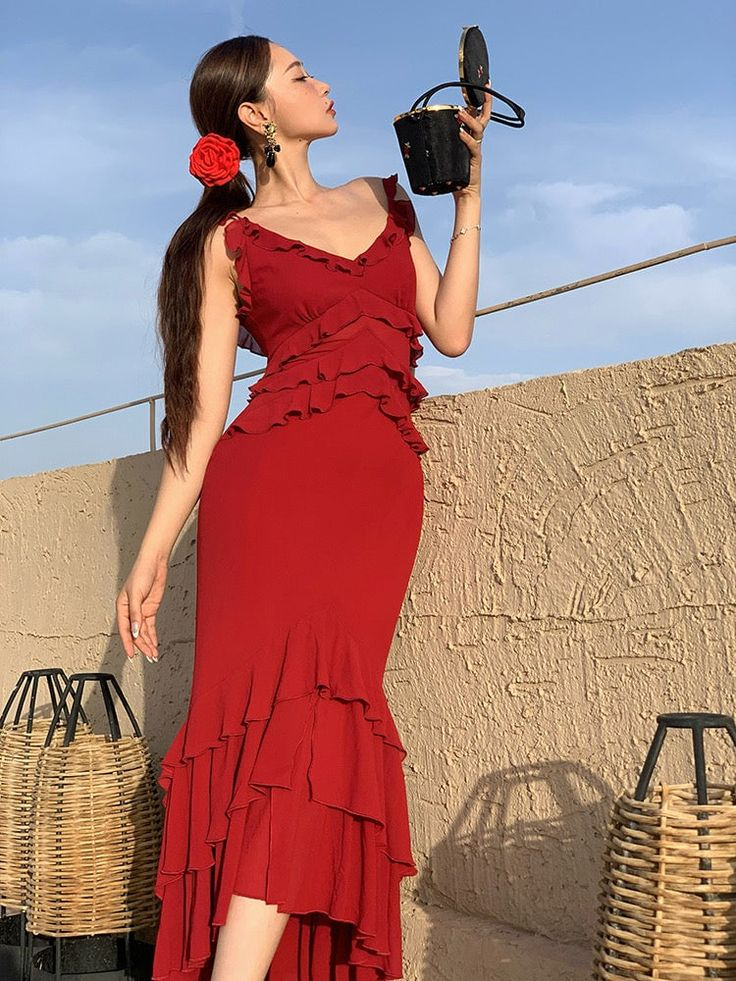 Vibrant ruffled mermaid V-neck spaghetti-strap open-back high-slit midi evening dress