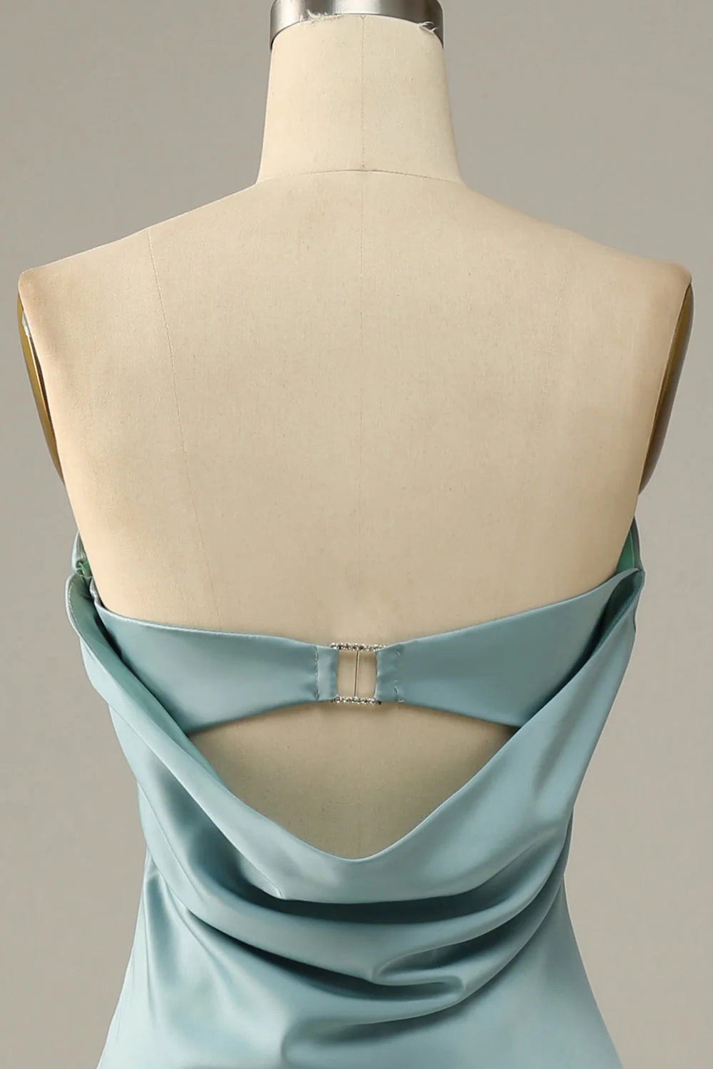 Vestido de dama de honor con cola de pez de satén azul grisáceo