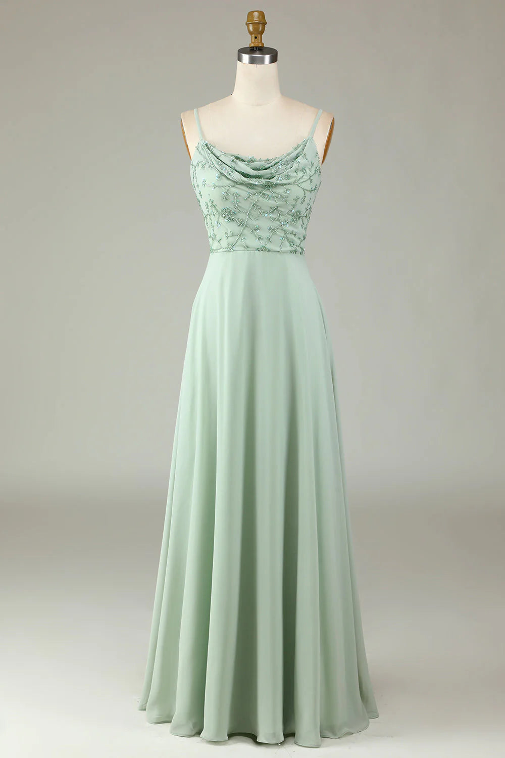 Vestido de dama de honor en gris y rosa con cuentas y tirantes finos