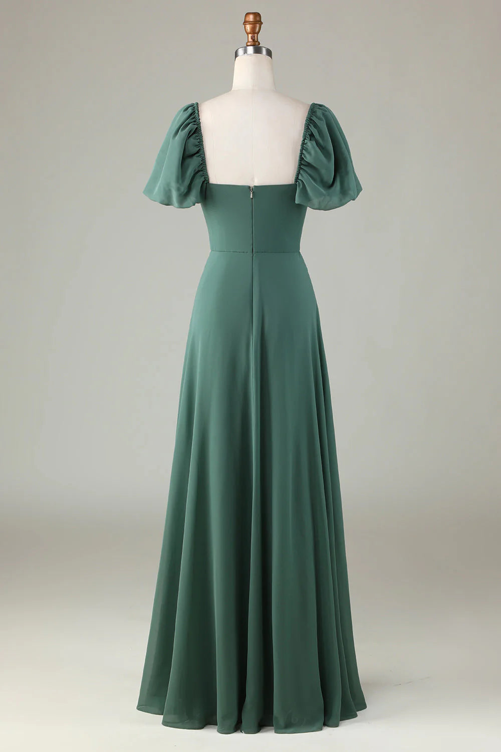 Vestido de dama de honor de eucalipto con mangas abullonadas de gasa