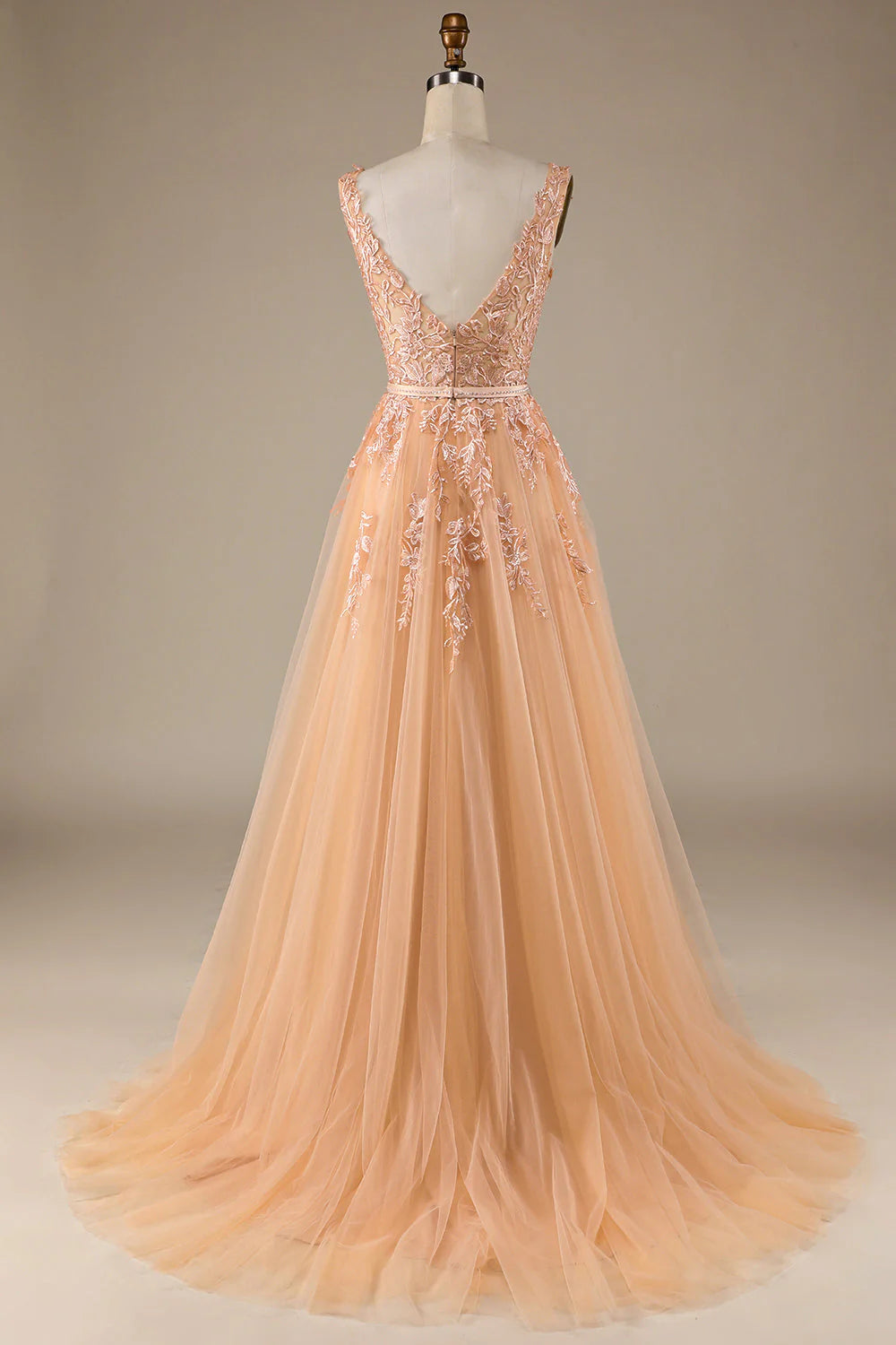 Vestido de novia transparente de encaje con escote en V color champán