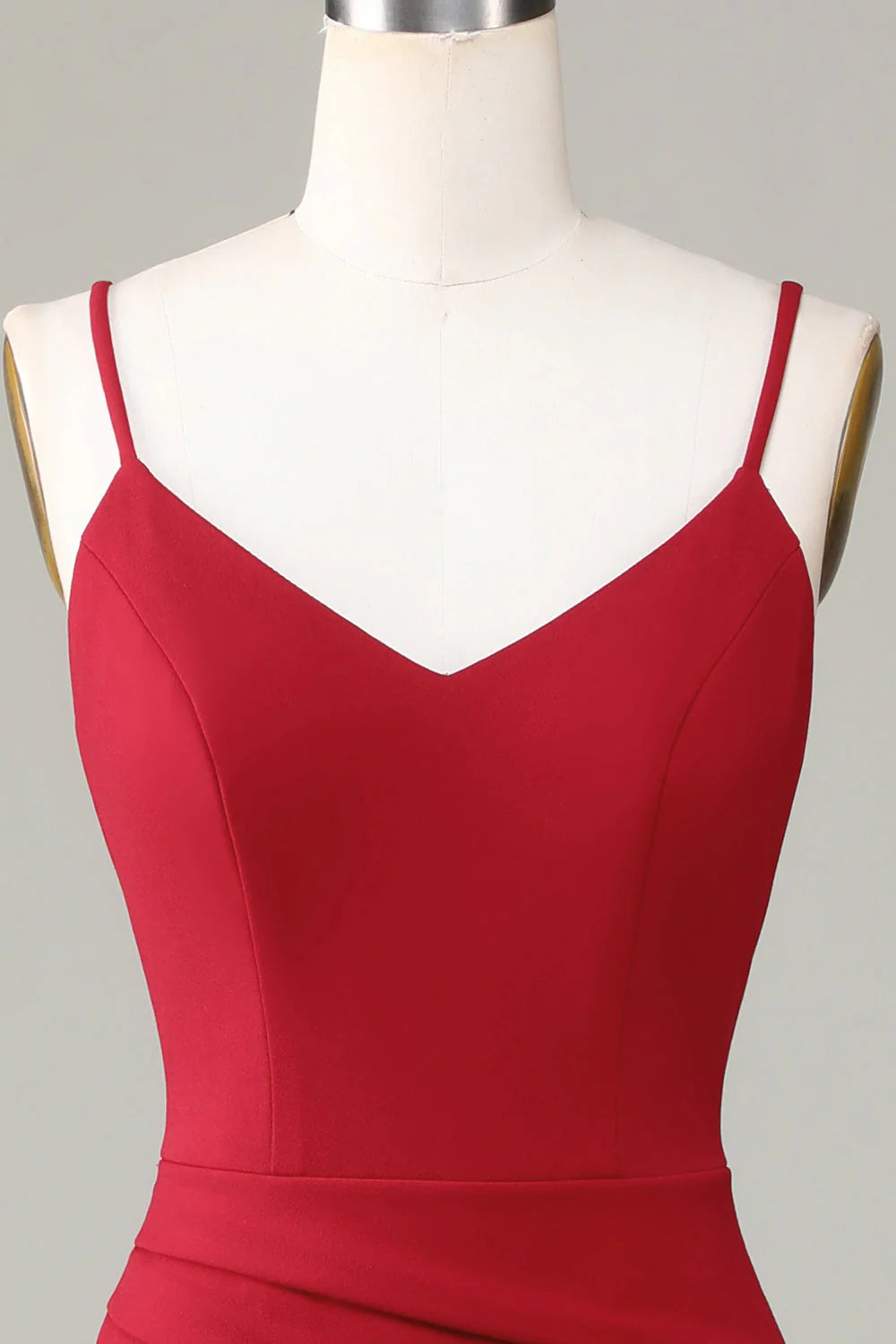 Vestido de dama de honor rojo vino sin mangas con abertura y tirantes finos