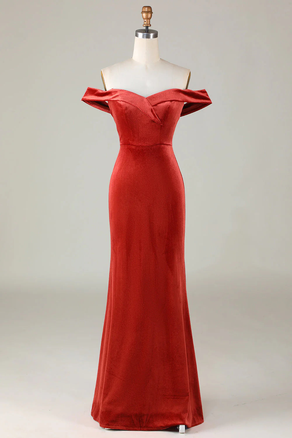 Vestido de dama de honor de terciopelo con hombros descubiertos en color carmesí
