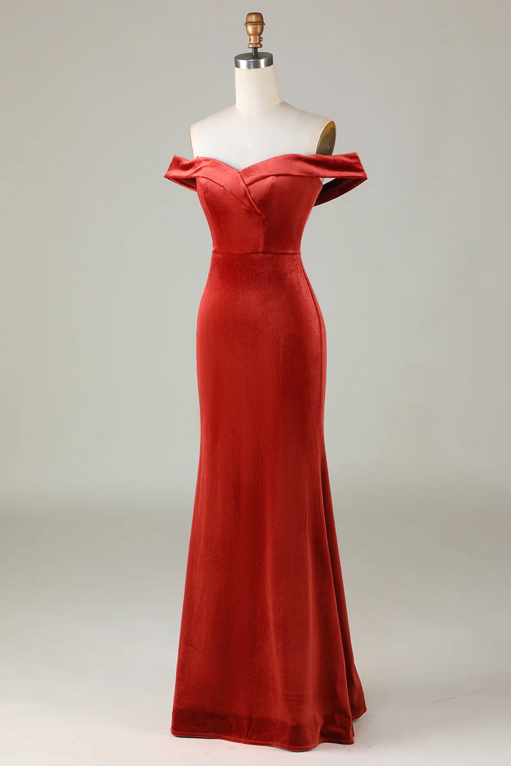 Vestido de dama de honor de terciopelo con hombros descubiertos en color carmesí