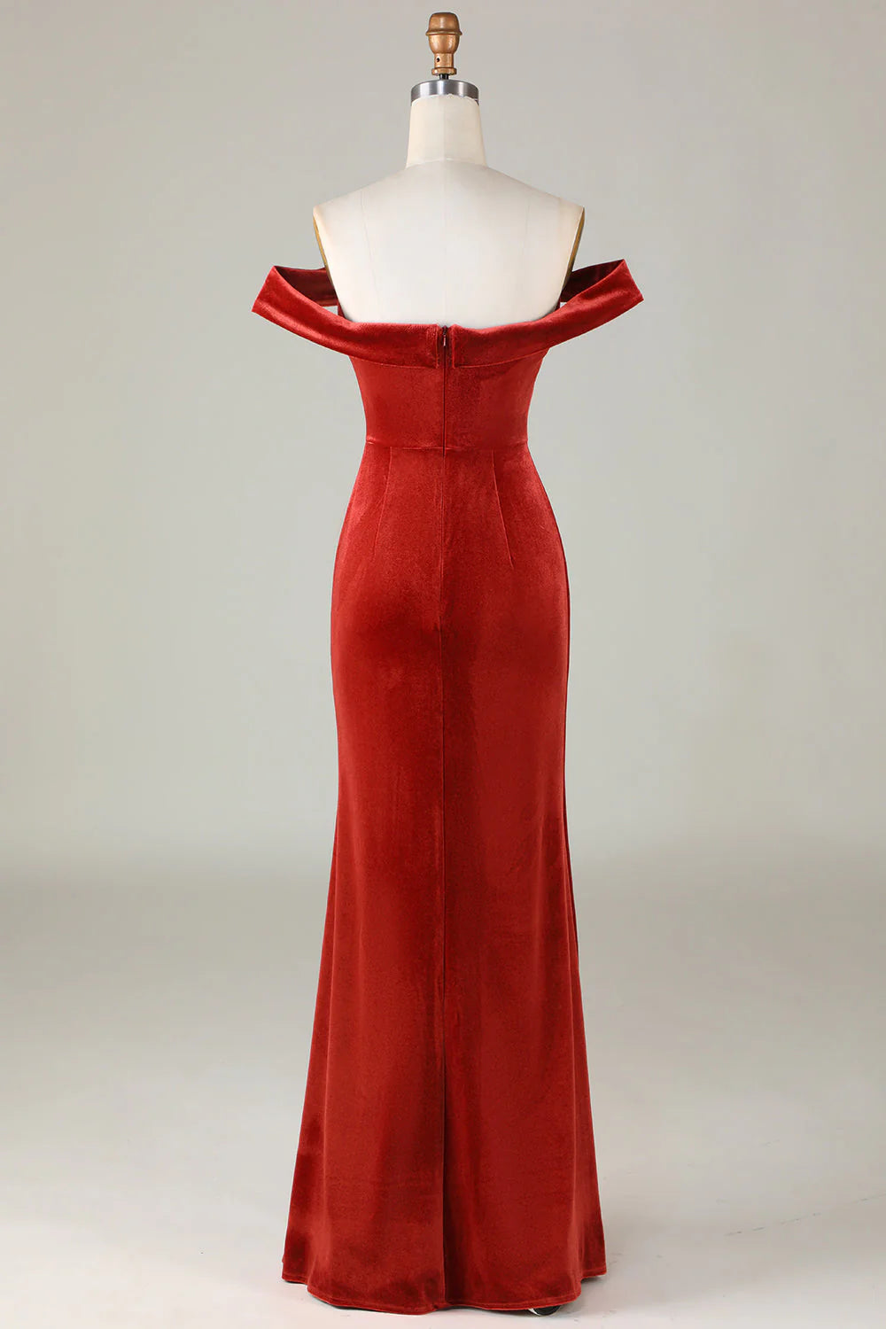 Vestido de dama de honor de terciopelo con hombros descubiertos en color carmesí