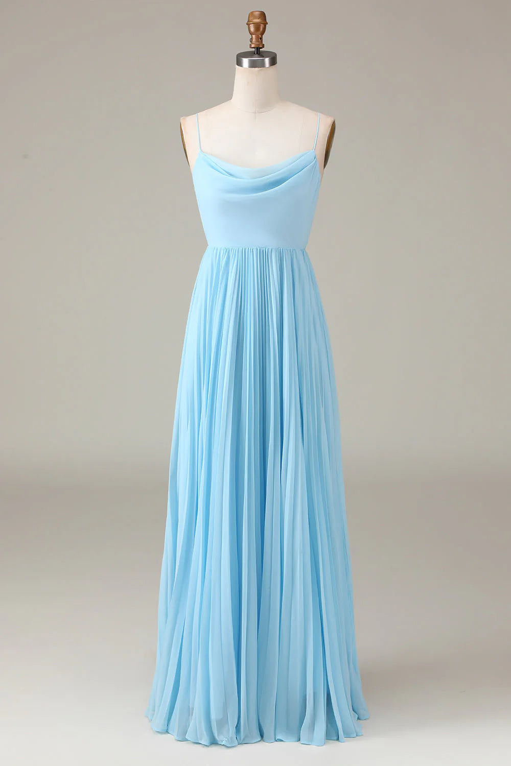 Vestido de dama de honor de gasa en forma de A, plisado, con escote alto y tirantes finos en color azul cielo