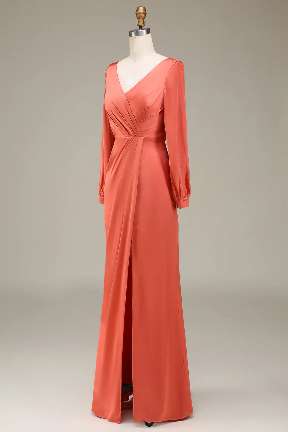 Vestido de dama de honor de satén de cerámica roja con escote en A y abertura