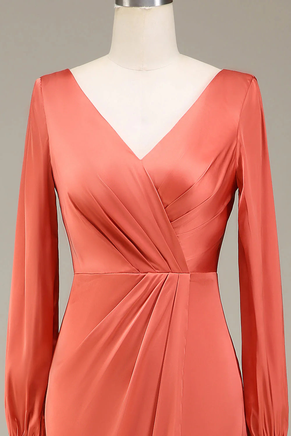 Vestido de dama de honor de satén de cerámica roja con escote en A y abertura