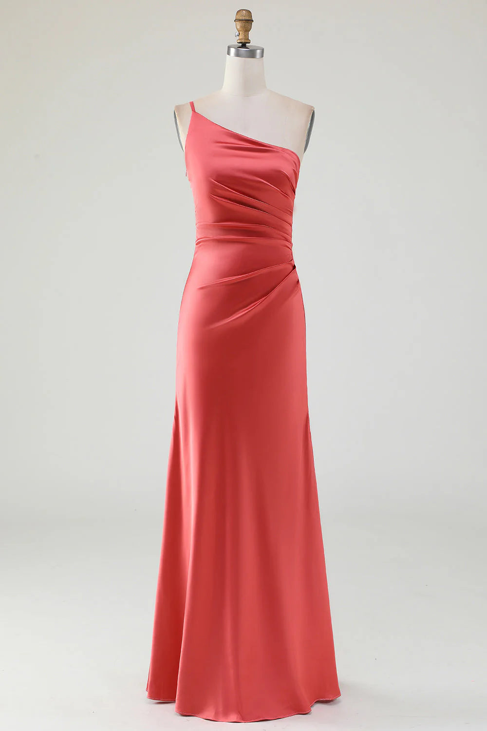 Vestido de dama de honor plisado de satén con un solo hombro en color tierra roja