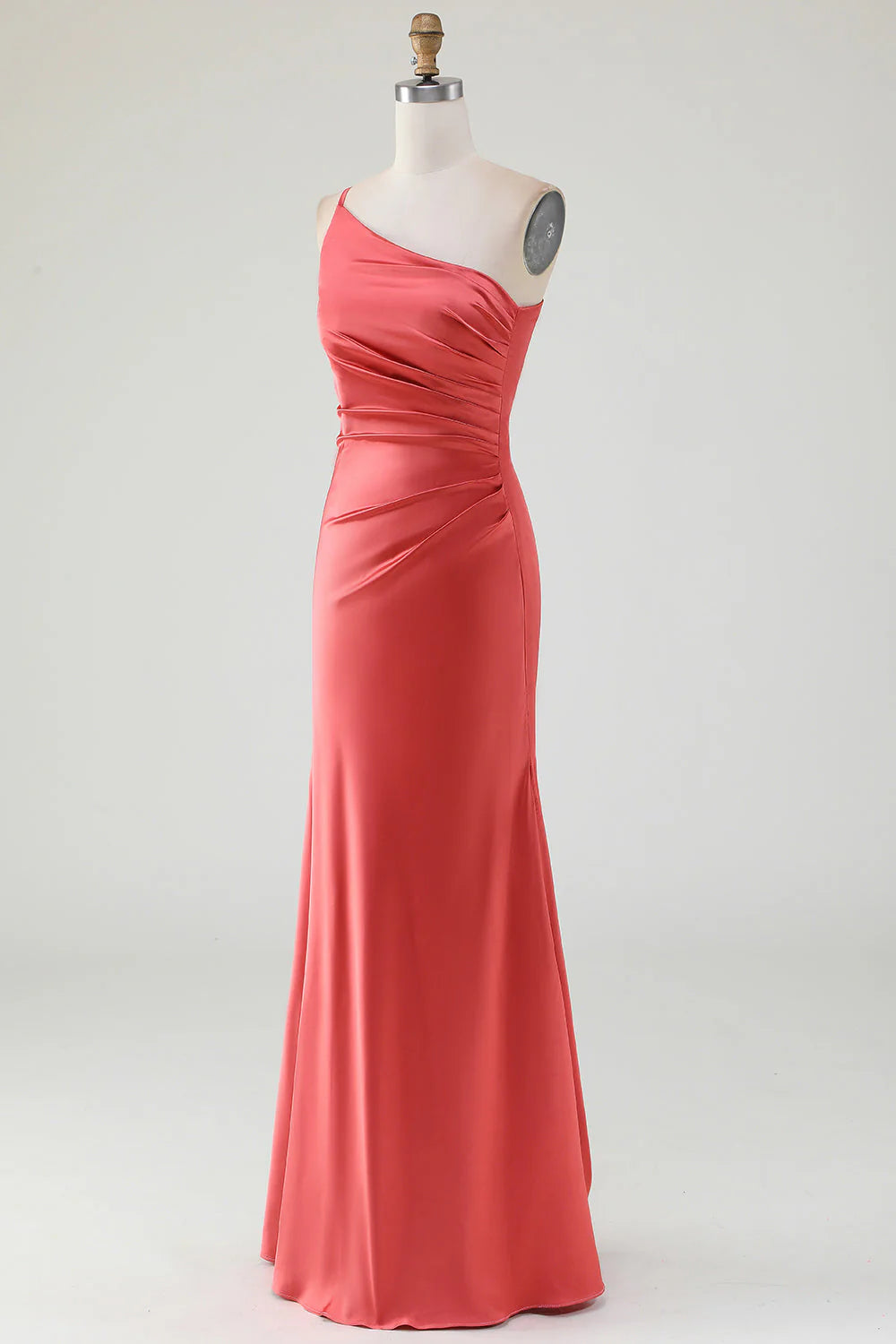 Vestido de dama de honor plisado de satén con un solo hombro en color tierra roja