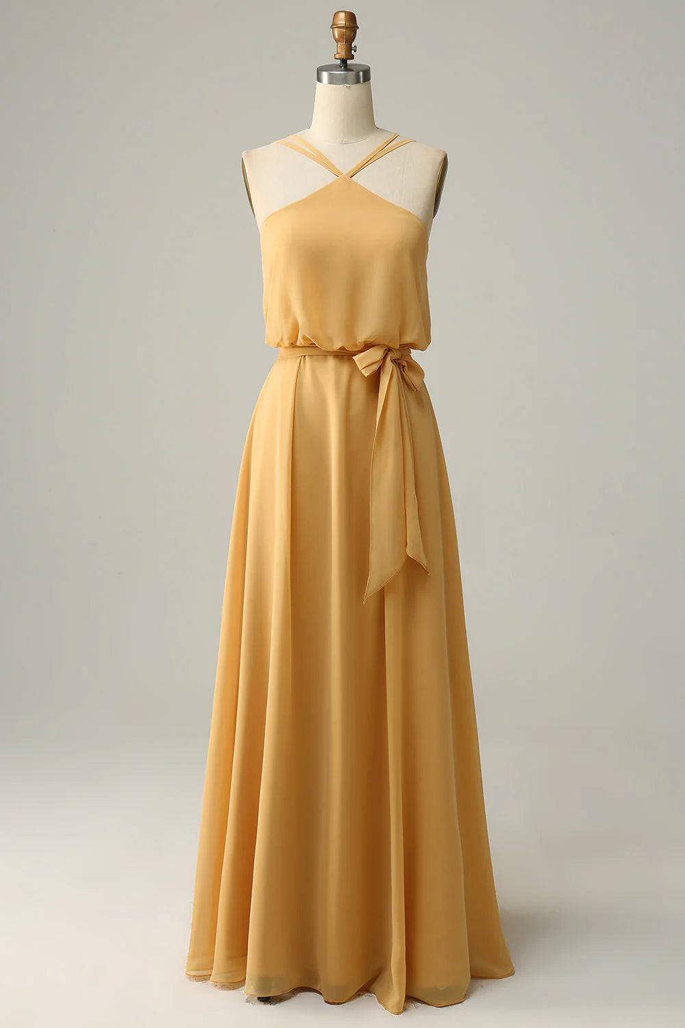Vestido largo de dama de honor amarillo con escote en A y lazo
