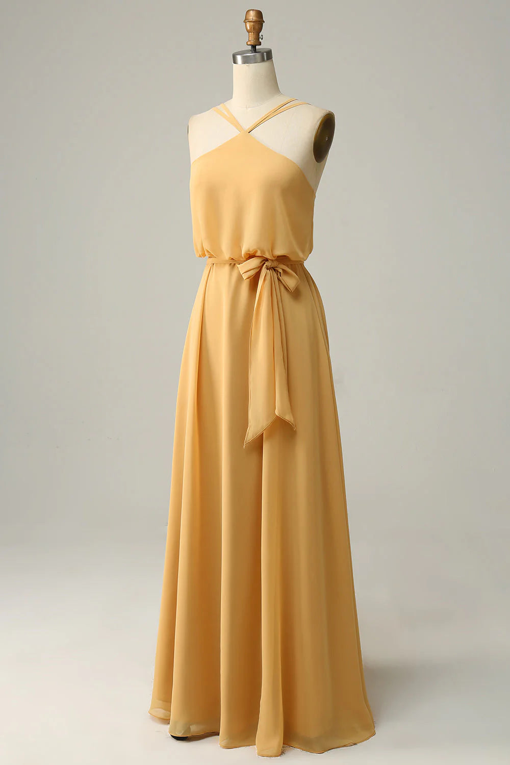 Vestido largo de dama de honor amarillo con escote en A y lazo