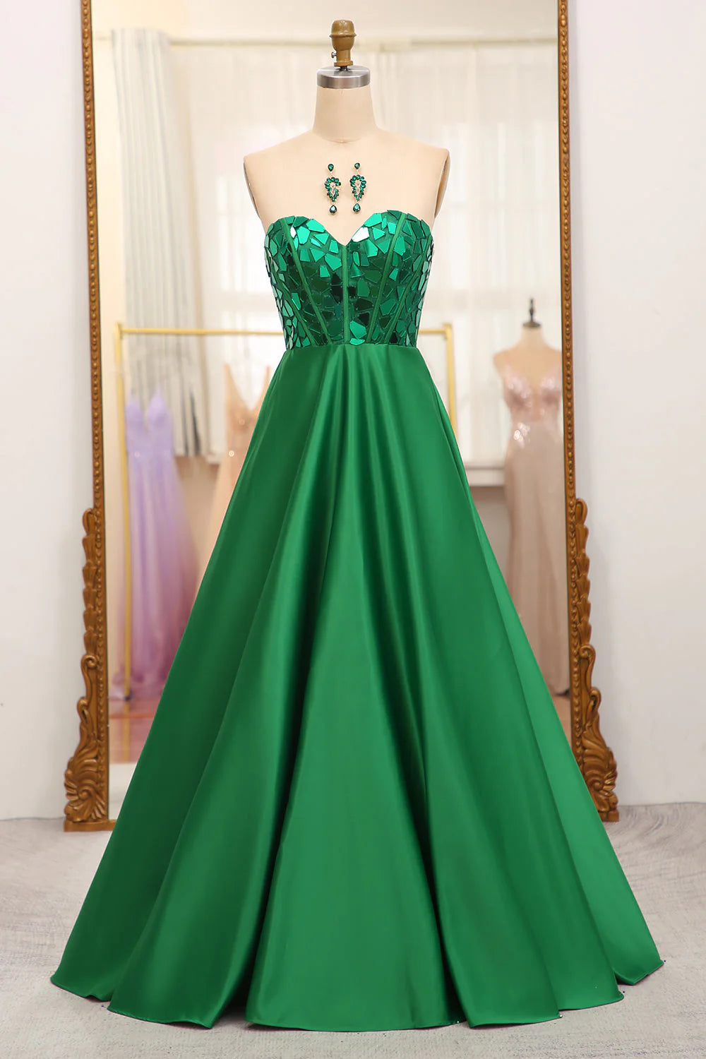 Vestido de gala largo con escote en forma de A y efecto espejo en color verde oscuro