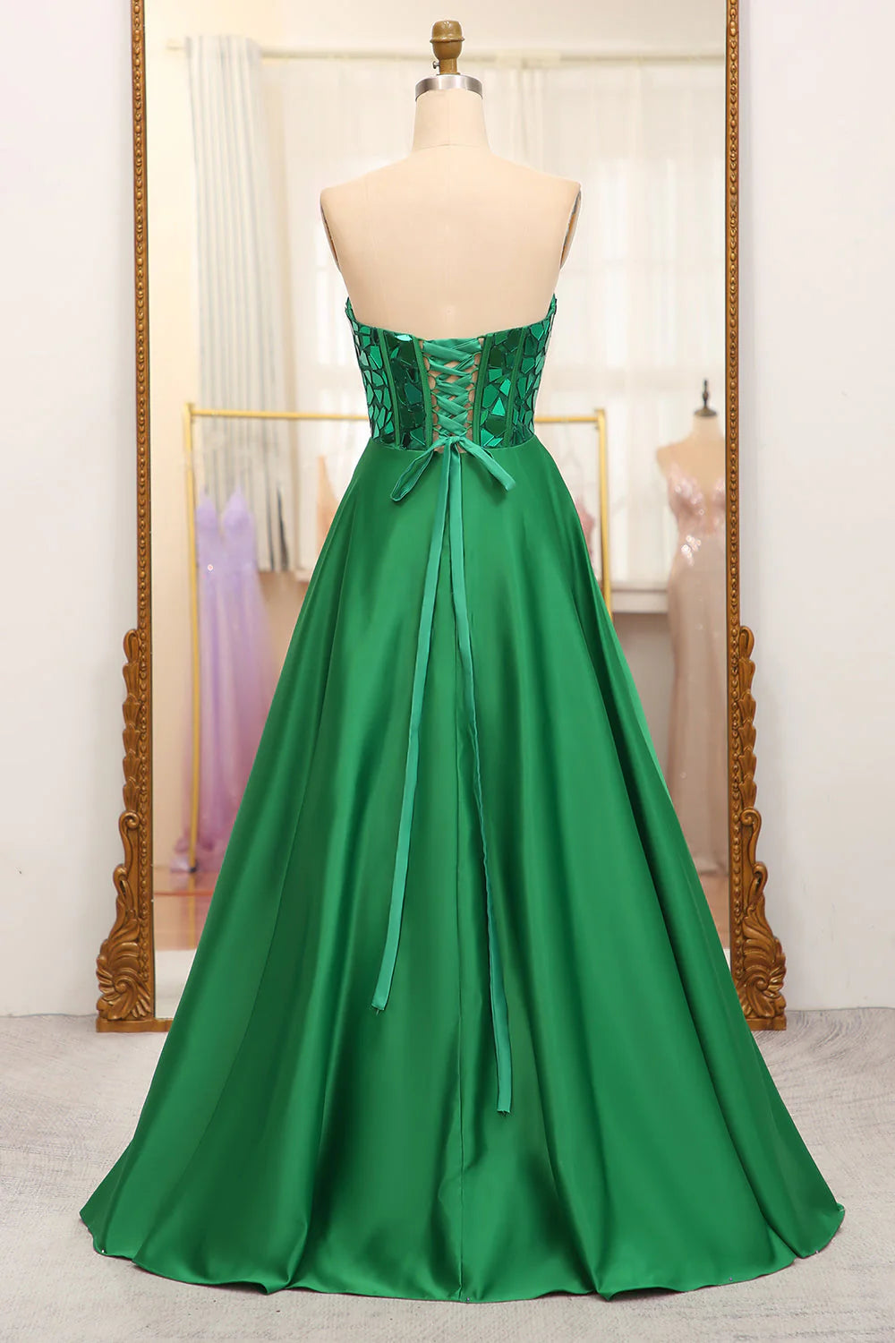 Vestido de gala largo con escote en forma de A y efecto espejo en color verde oscuro